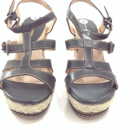 Chinese Laundry Strappy Wedge Sandals NWOT Size 7 - Picture 2 of 8